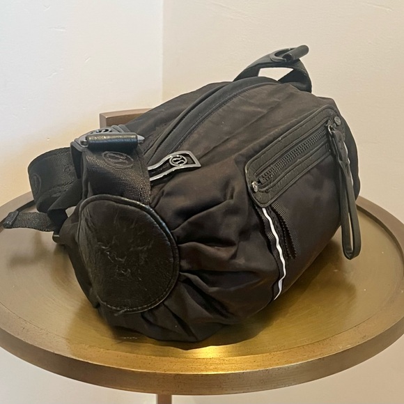 Lululemon Pedal Pusher Bag - Picture 5 of 16